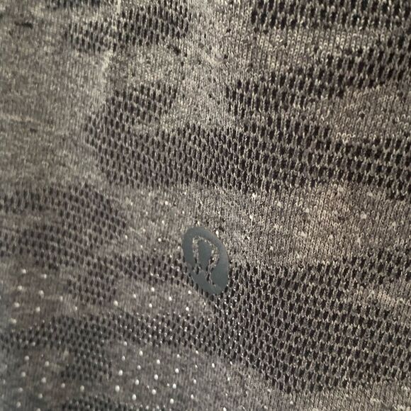 Gray lululemon Camouflage Men's T-Shirt - Picture 4 of 6